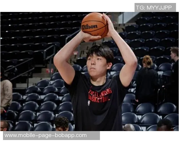 队记：斯普利特与里斯的讨论引发杨瀚森的意外提问时机引人关注